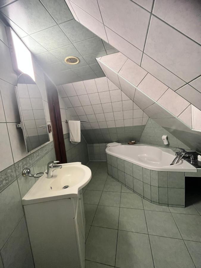 Zajazd Cicha Woda Maniowy Exterior photo